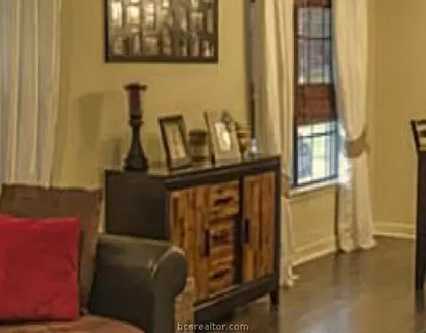 704 E 10th St, Cameron, TX 76520 photo 8