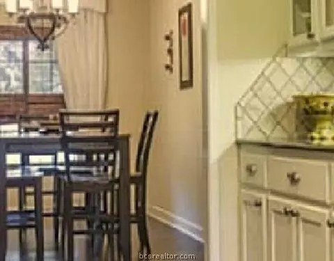 704 E 10th St, Cameron, TX 76520 photo 7