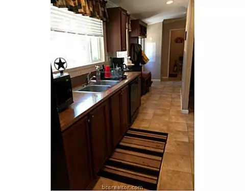 9541 E Timberwilde Dr, Bryan, TX 77808 photo 4