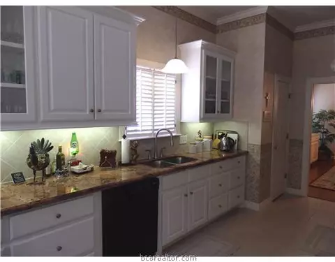 3008 Broadmoor Dr, Bryan, TX 77802 photo 5