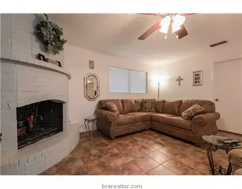 3905 Stillmeadow Dr, Bryan, TX 77802 photo 9