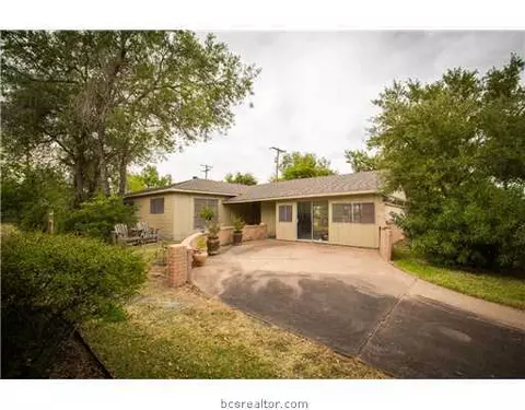 3905 Stillmeadow Dr, Bryan, TX 77802 photo 3