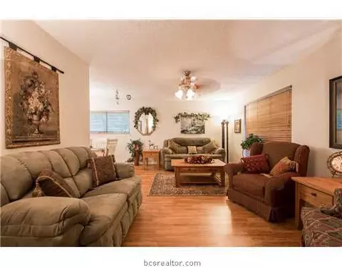 3905 Stillmeadow Dr, Bryan, TX 77802 photo 5