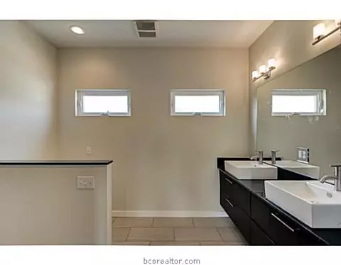 501 24th St E, Bryan, TX 77803 photo 9