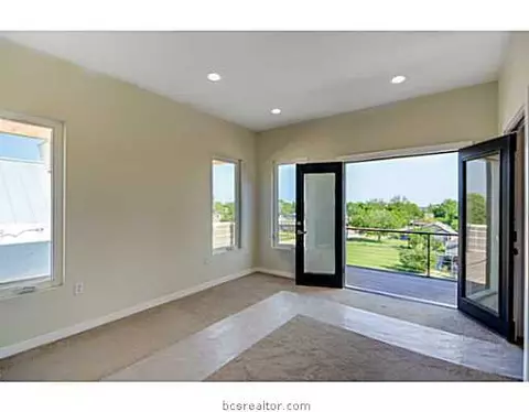 501 24th St E, Bryan, TX 77803 photo 3
