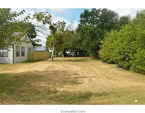 1017 E 27th St, Bryan, TX 77803 photo 2