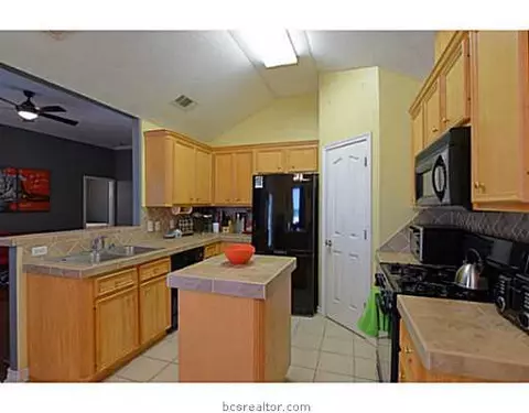 2808 Tabor Rd, Bryan, TX 77803 photo 4