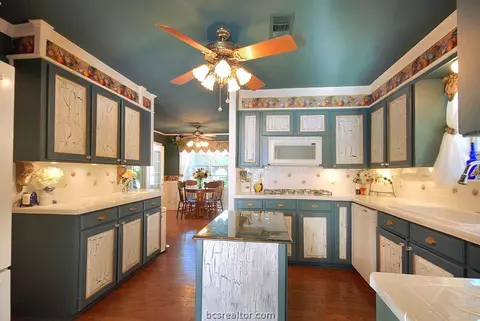 2501 Memorial Dr, Bryan, TX 77802 photo 4