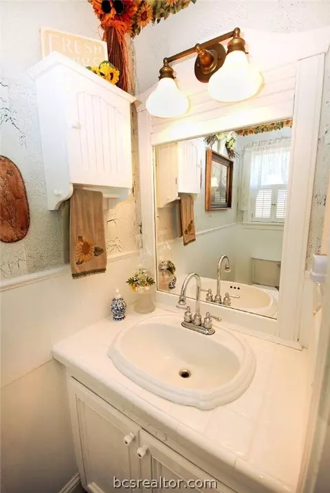2501 Memorial Dr, Bryan, TX 77802 photo 9