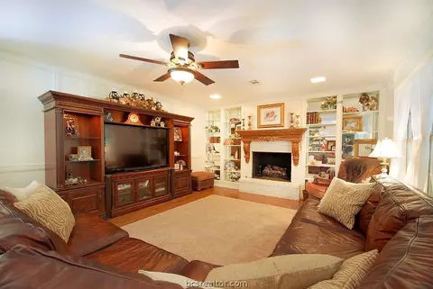 2501 Memorial Dr, Bryan, TX 77802 photo 3