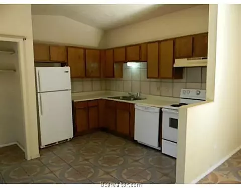2825-27 Forest Bnd, Bryan, TX 77801 photo 4