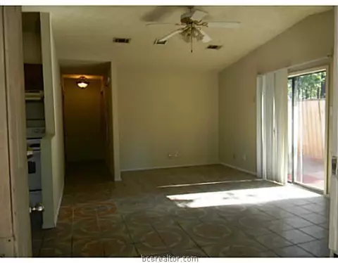 2825-27 Forest Bnd, Bryan, TX 77801 photo 3