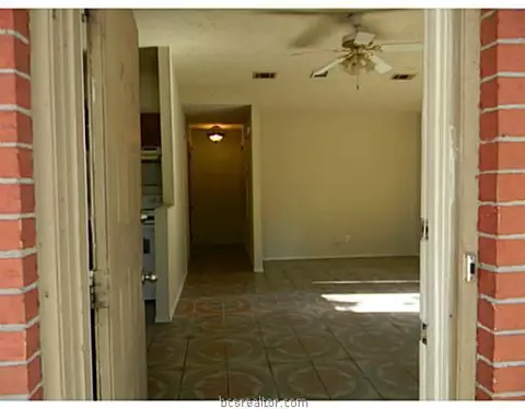 2825-27 Forest Bnd, Bryan, TX 77801 photo 2