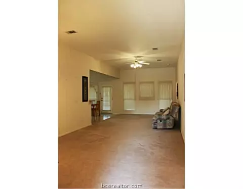 2615 Trophy Dr, Bryan, TX 77802 photo 2