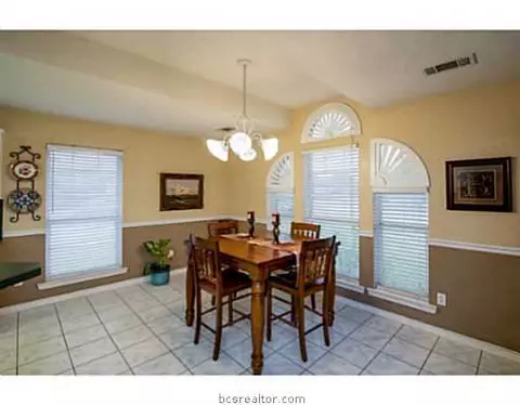 6200 Trellick Ct, Bryan, TX 77802 photo 7