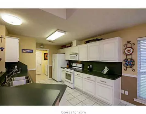 6200 Trellick Ct, Bryan, TX 77802 photo 10