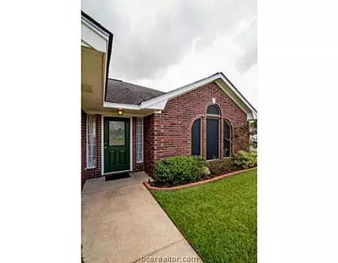 6200 Trellick Ct, Bryan, TX 77802 photo 3