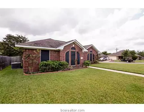 6200 Trellick Ct, Bryan, TX 77802 photo 4
