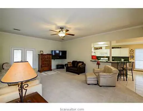 6200 Trellick Ct, Bryan, TX 77802 photo 5