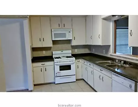 2107 Truman St, Bryan, TX 77801 photo 6