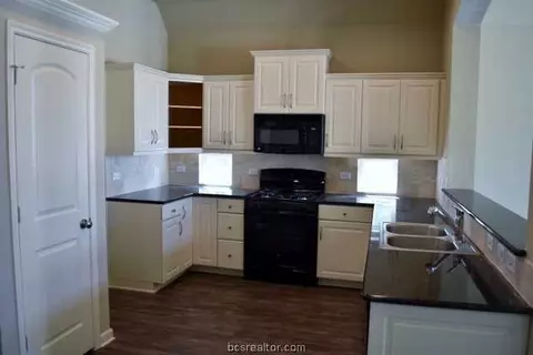3081 Positano Loop, Bryan, TX 77808 photo 5