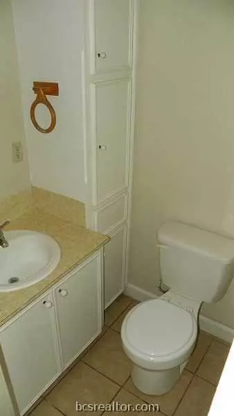 100 Brookside Dr, Bryan, TX 77801 photo 4
