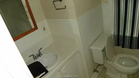 100 Brookside Dr, Bryan, TX 77801 photo 9