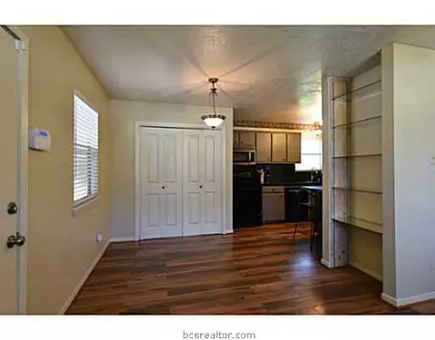 3214 Bonham Dr, Bryan, TX 77803 photo 9