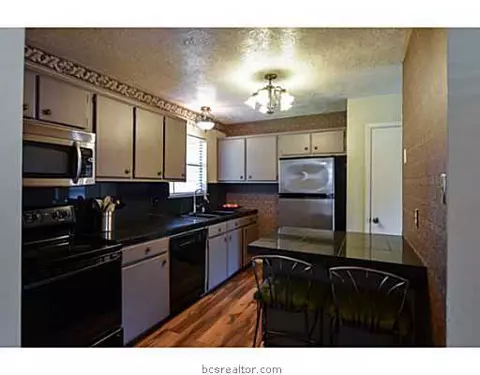 3214 Bonham Dr, Bryan, TX 77803 photo 6