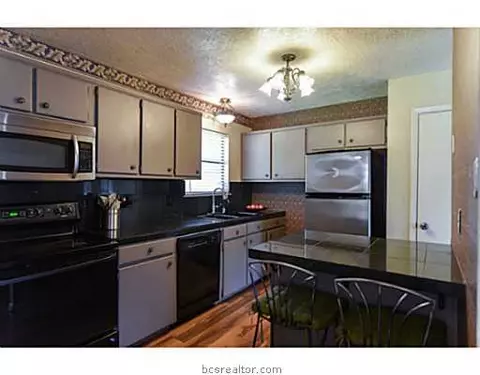 3214 Bonham Dr, Bryan, TX 77803 photo 7