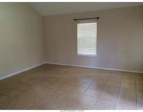 1209 Graham Dr, Bryan, TX 77803 photo 2