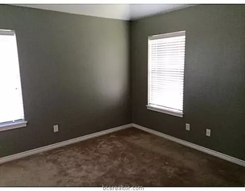 1209 Graham Dr, Bryan, TX 77803 photo 4