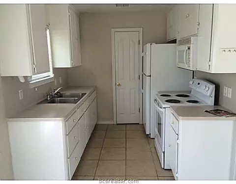 1209 Graham Dr, Bryan, TX 77803 photo 3