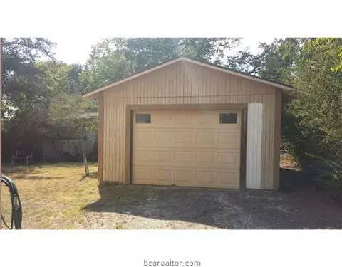 802 Crenshaw St, Bryan, TX 77803 photo 4