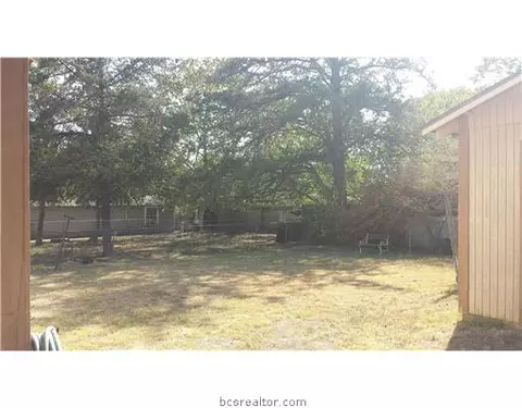802 Crenshaw St, Bryan, TX 77803 photo 3