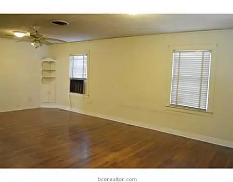 1112 E 29th St, Bryan, TX 77803 photo 4