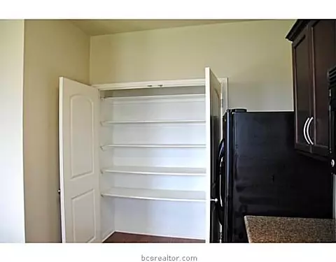 2000 Spring Leaf Ct, Bryan, TX 77807 photo 4