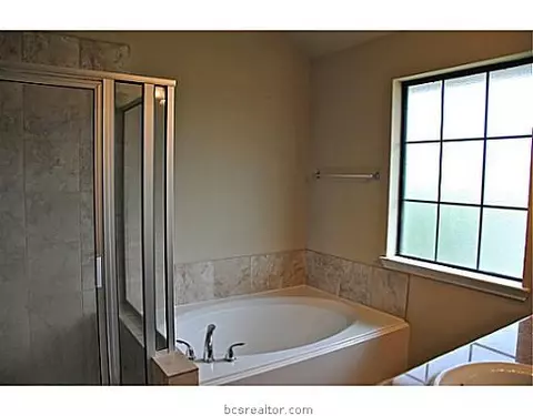 2000 Spring Leaf Ct, Bryan, TX 77807 photo 12