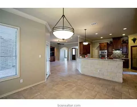 3914 Esquire Ct, Bryan, TX 77808 photo 7