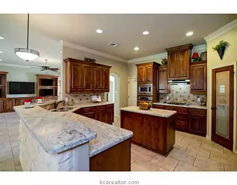 3914 Esquire Ct, Bryan, TX 77808 photo 8