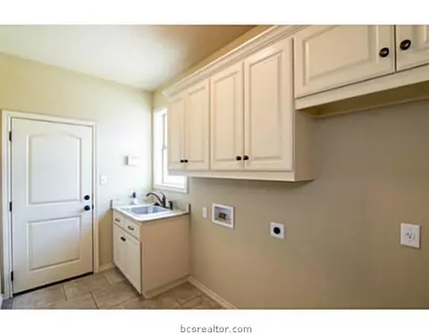 3914 Esquire Ct, Bryan, TX 77808 photo 11