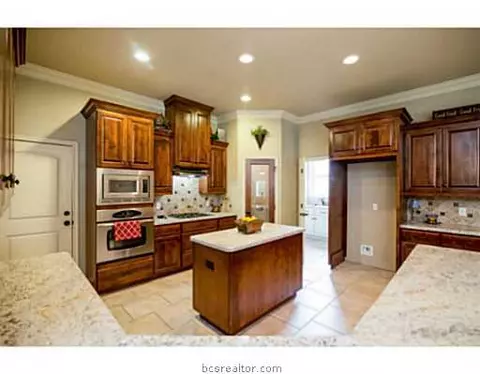 3914 Esquire Ct, Bryan, TX 77808 photo 9