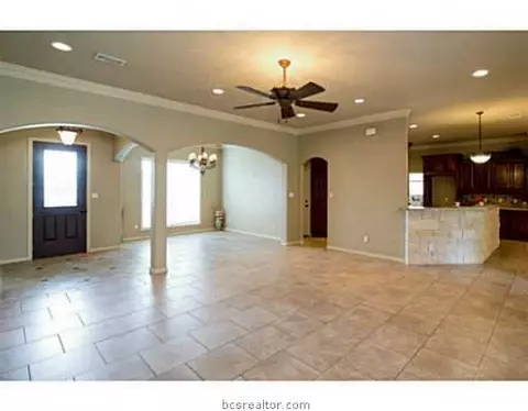 3914 Esquire Ct, Bryan, TX 77808 photo 4
