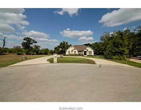 3914 Esquire Ct, Bryan, TX 77808 photo 2