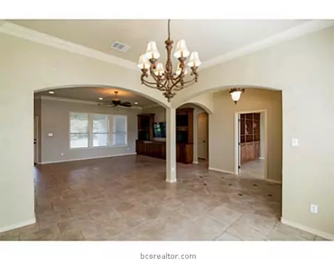 3914 Esquire Ct, Bryan, TX 77808 photo 3