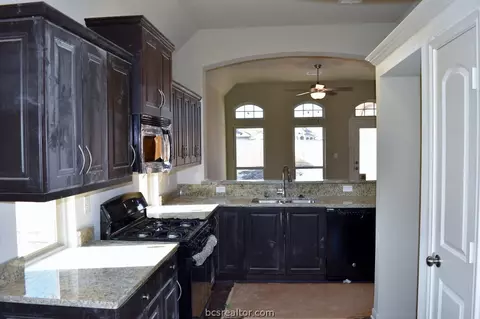 3046 Positano Loop, Bryan, TX 77808 photo 6