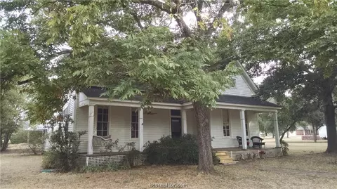501 Mitchell St E, Calvert, TX 77837 photo 3
