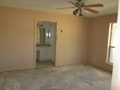 2204 Long Dr, Bryan, TX 77802 photo 4