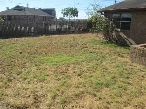 2204 Long Dr, Bryan, TX 77802 photo 2