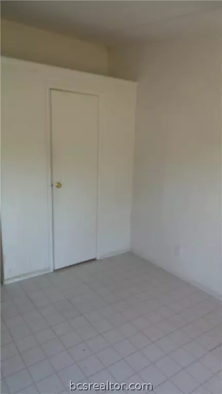8712 Grove Dr, Bryan, TX 77808 photo 9